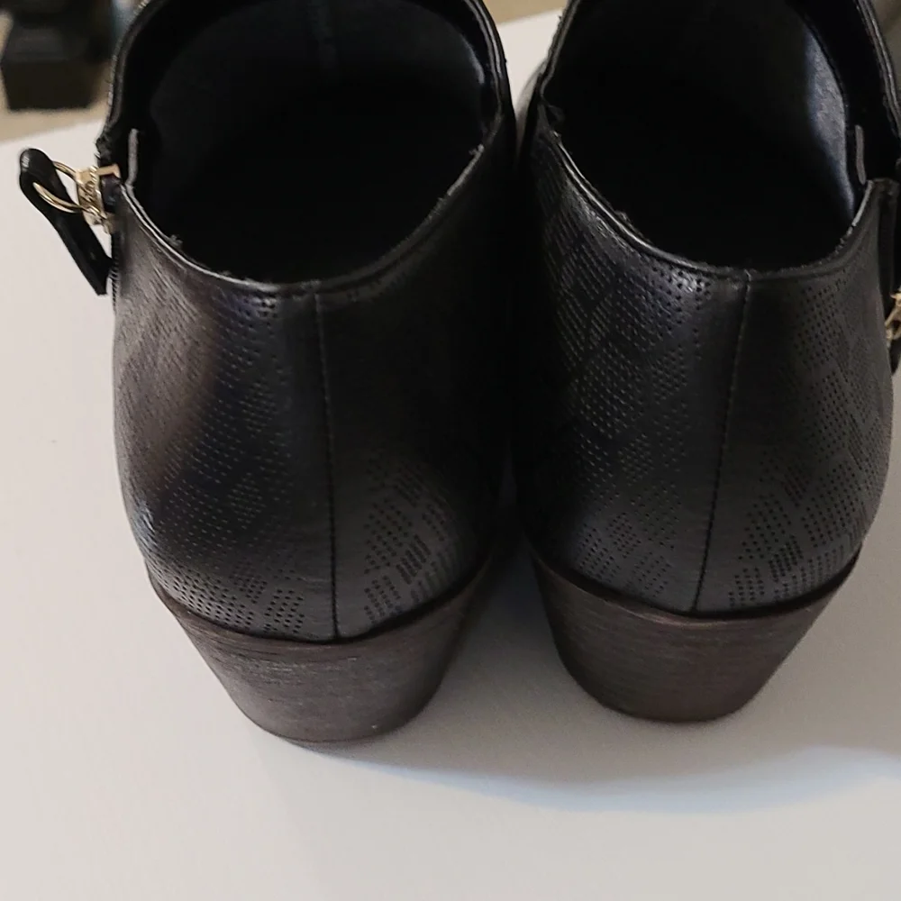 Accessories - Picture 3 of 5